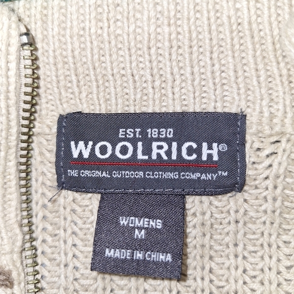 A Woolrich chunky cable knit full zip ladies sweater in a size medium. - Picture 4 of 6